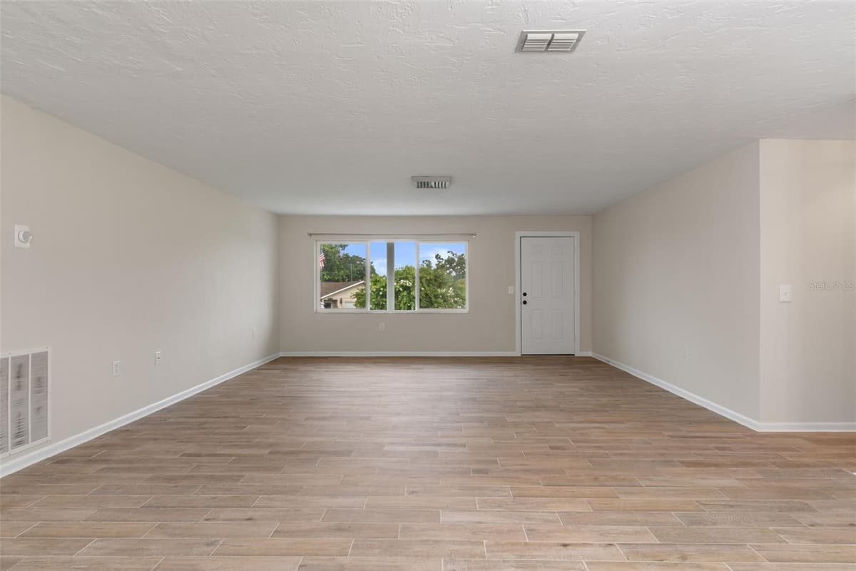 211 DAVIS STREET — photo 16 of 49