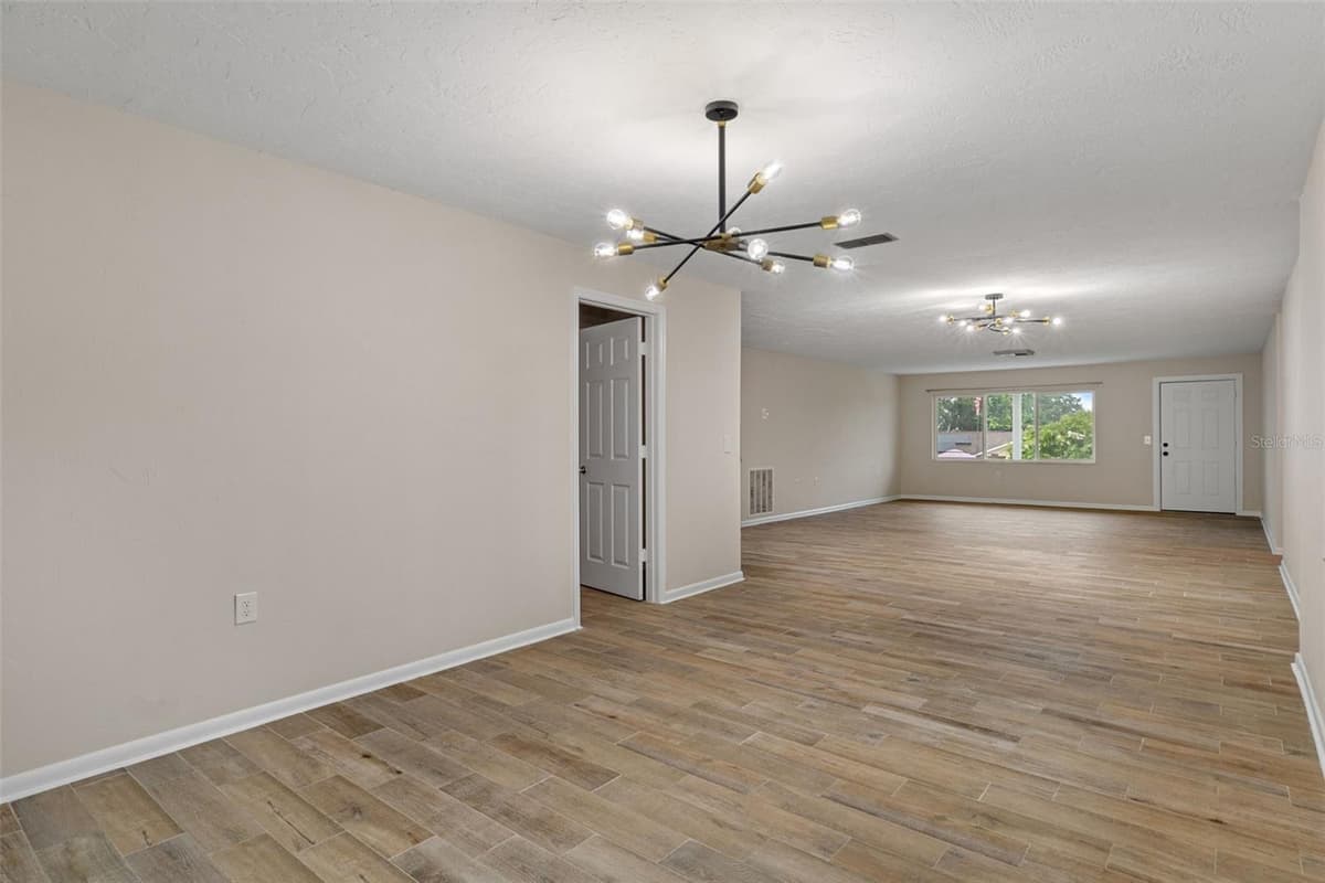 211 DAVIS STREET — photo 15 of 49