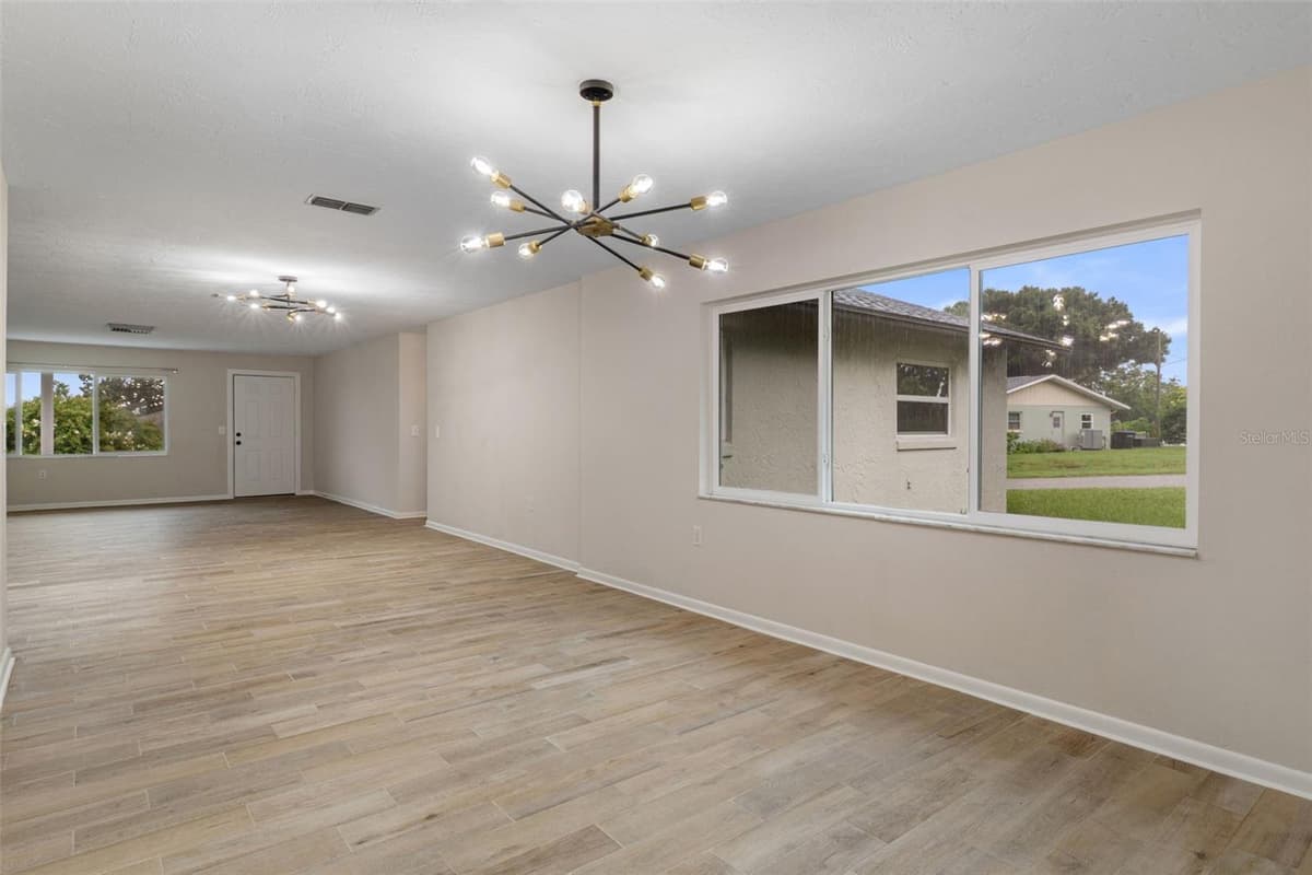 211 DAVIS STREET — photo 13 of 49