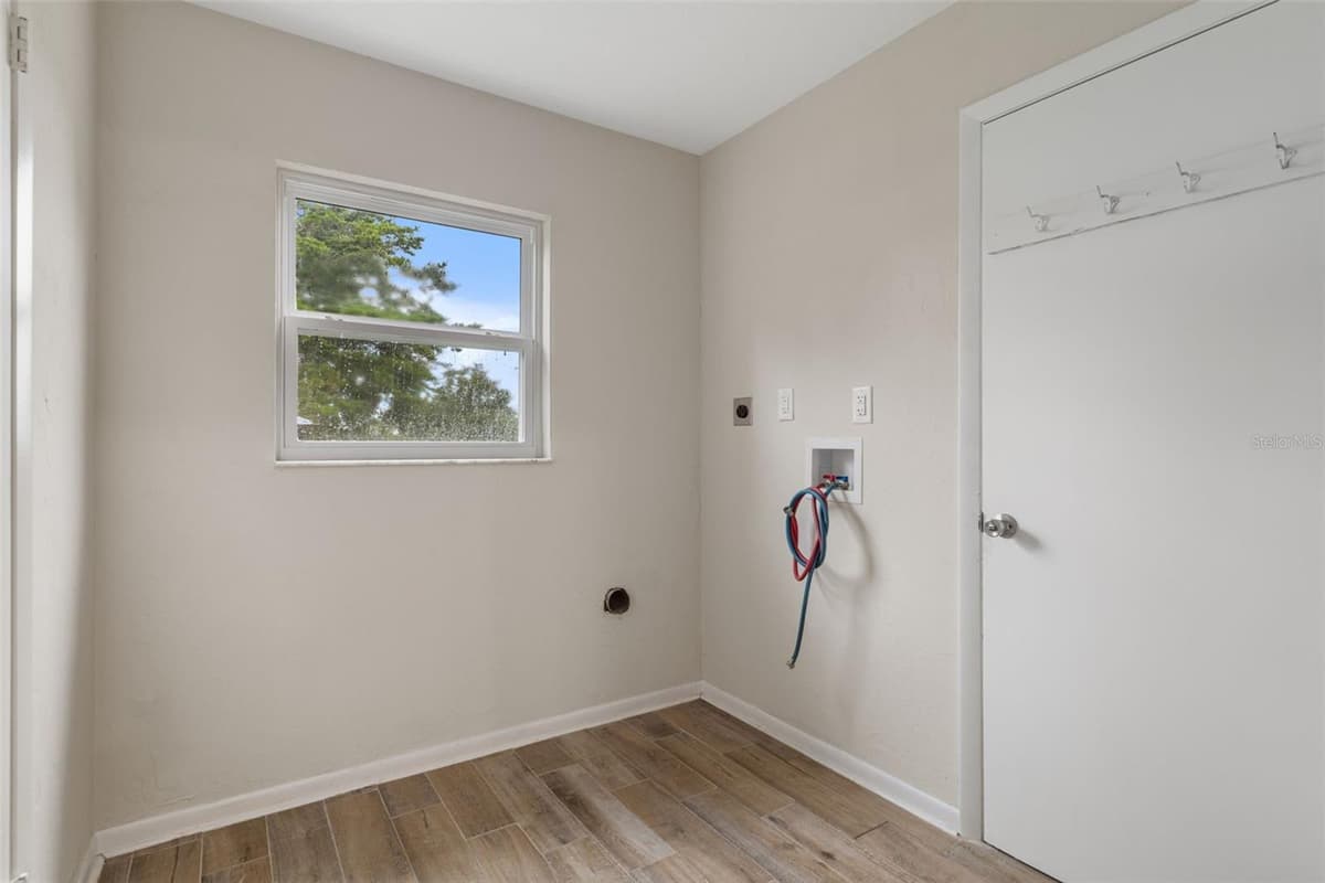 211 DAVIS STREET — photo 36 of 49