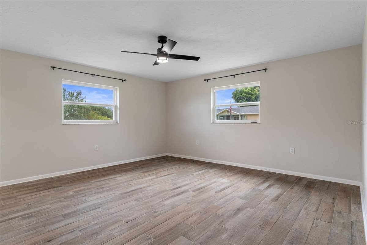 211 DAVIS STREET — photo 31 of 49