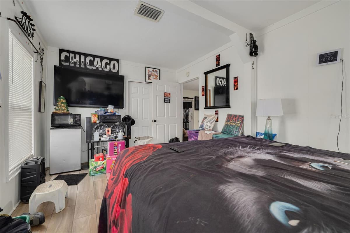 1835 47TH STREET — photo 13 of 24