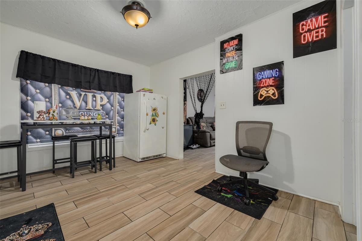 1835 47TH STREET — photo 8 of 24