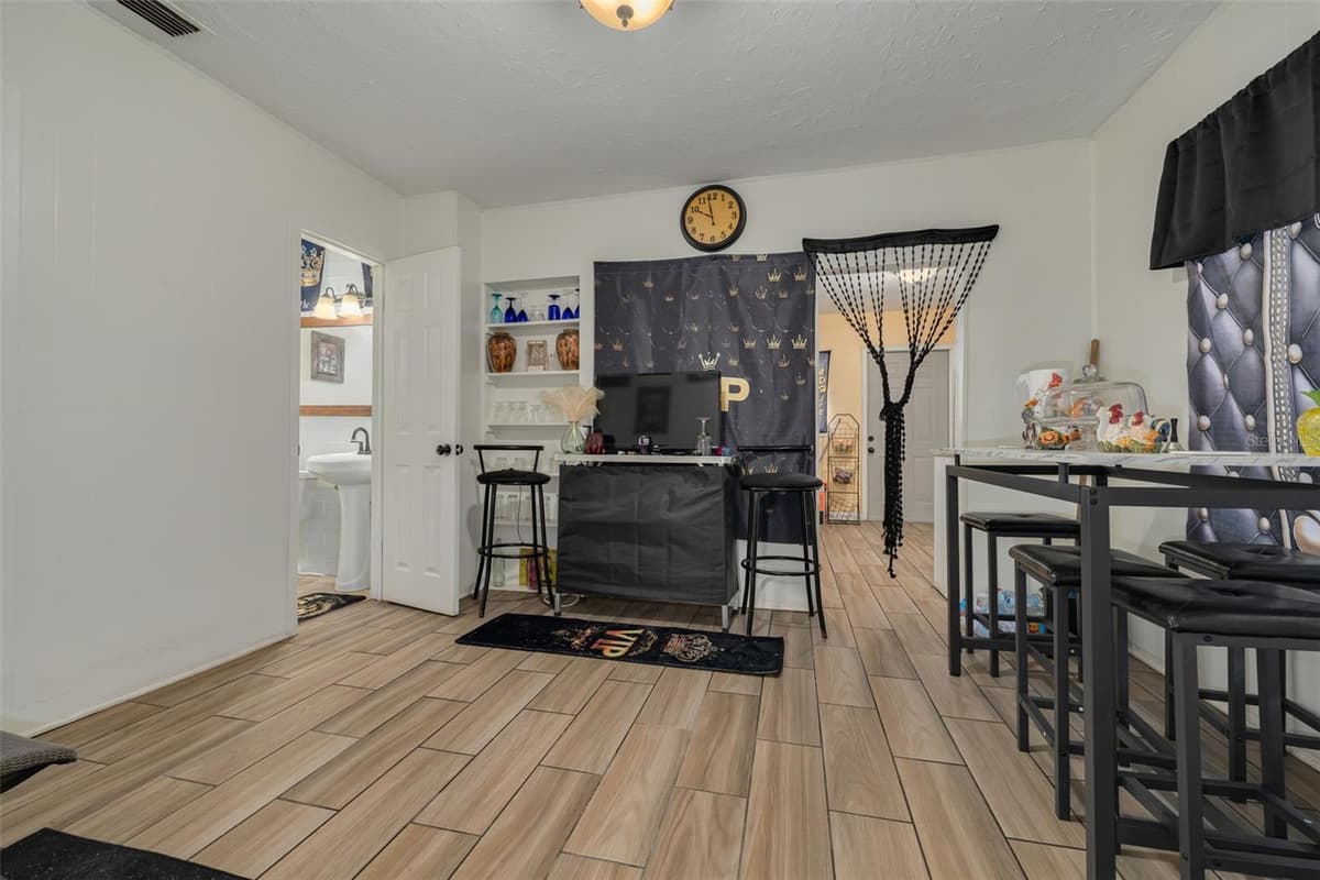 1835 47TH STREET — photo 7 of 24