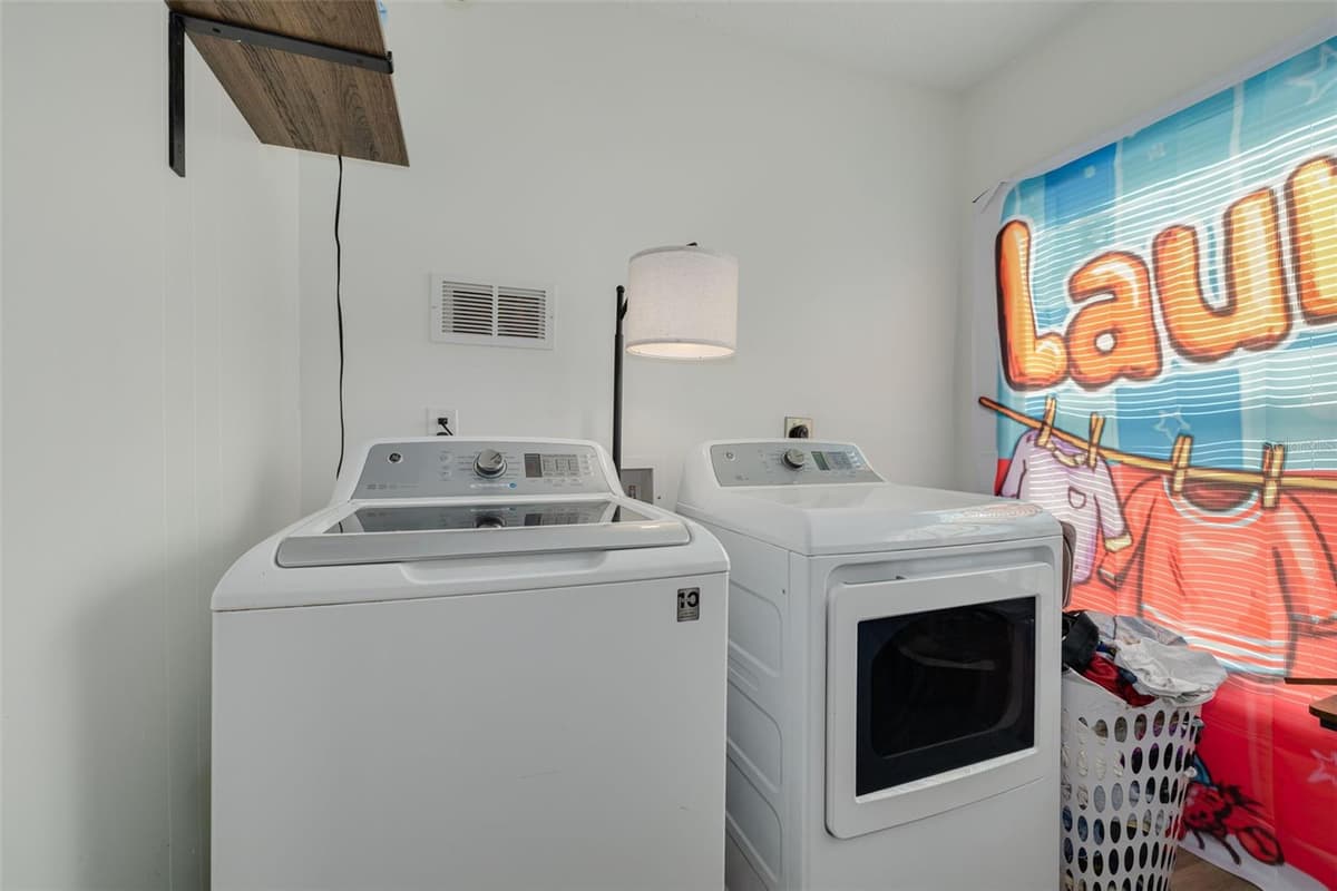 1835 47TH STREET — photo 19 of 24