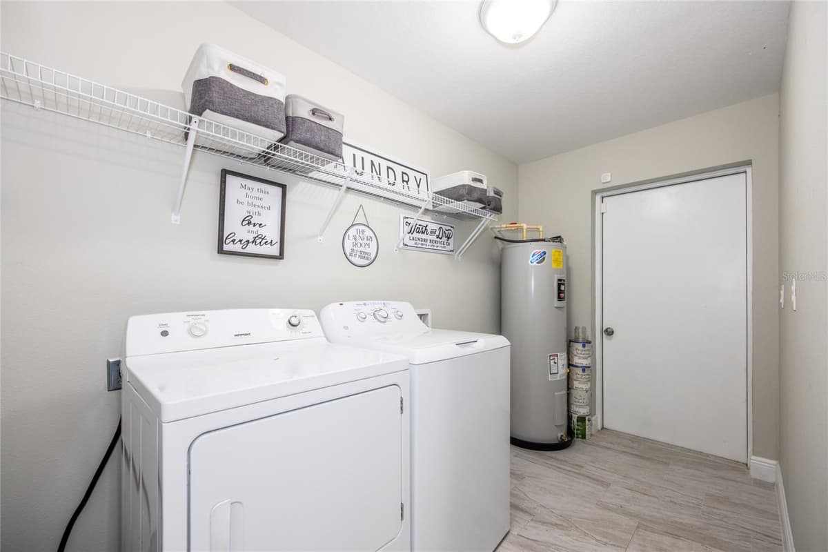 811 HOFFMAN BOULEVARD — photo 10 of 15