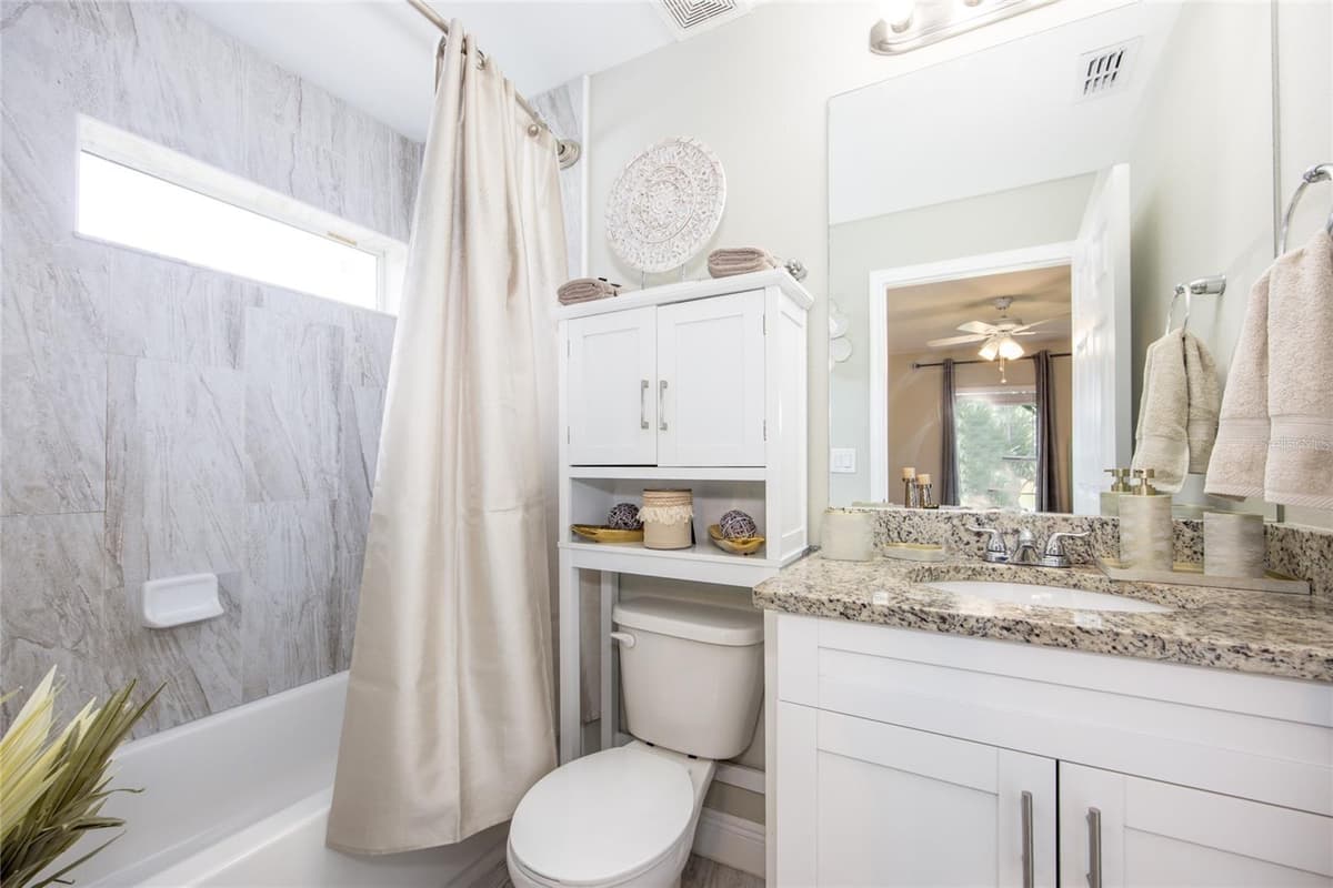 811 HOFFMAN BOULEVARD — photo 6 of 15