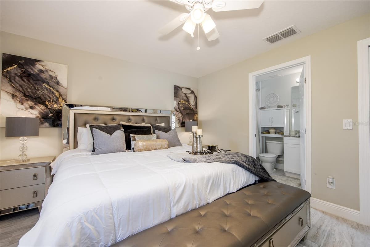 811 HOFFMAN BOULEVARD — photo 5 of 15