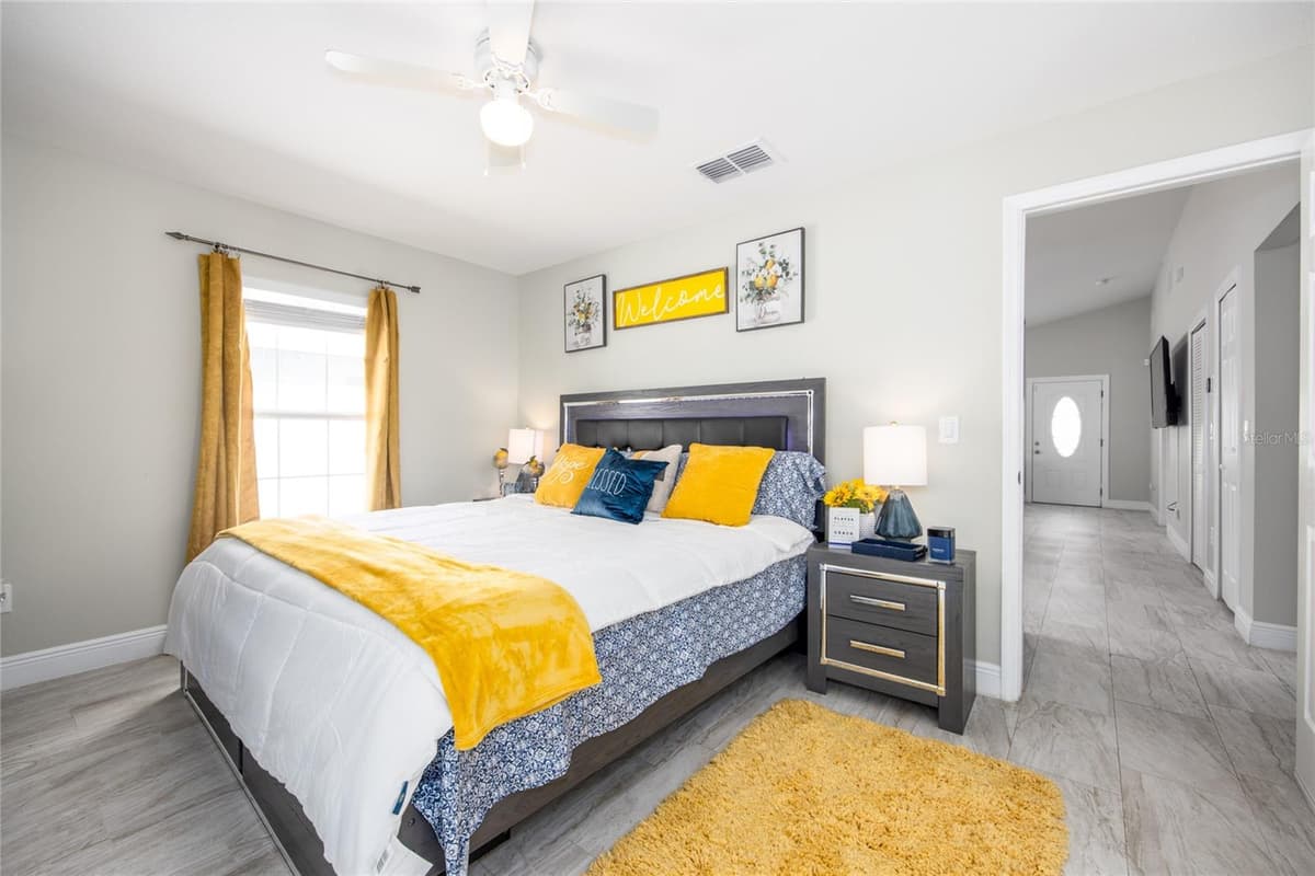 811 HOFFMAN BOULEVARD — photo 14 of 15
