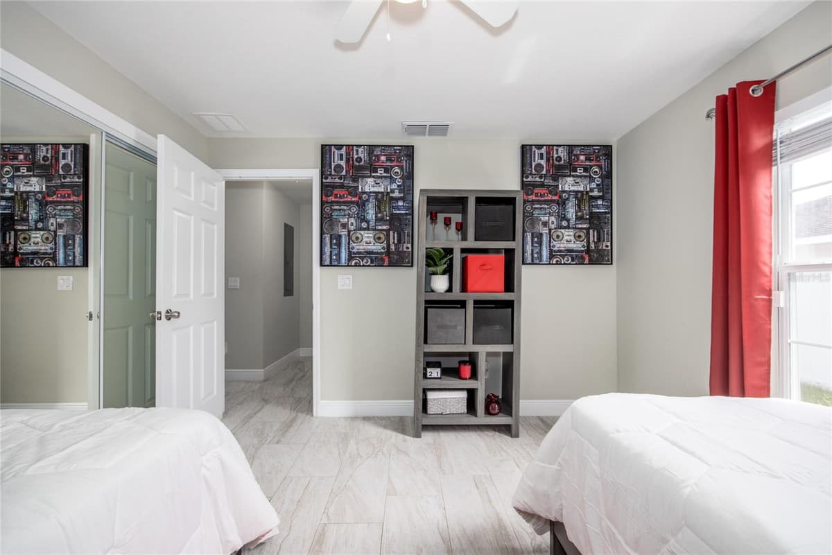 811 HOFFMAN BOULEVARD — photo 12 of 15