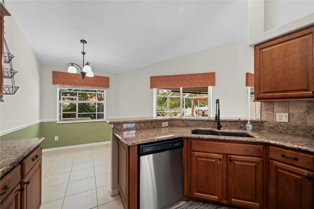 5615 MOJAVE AVENUE — photo 20 of 57