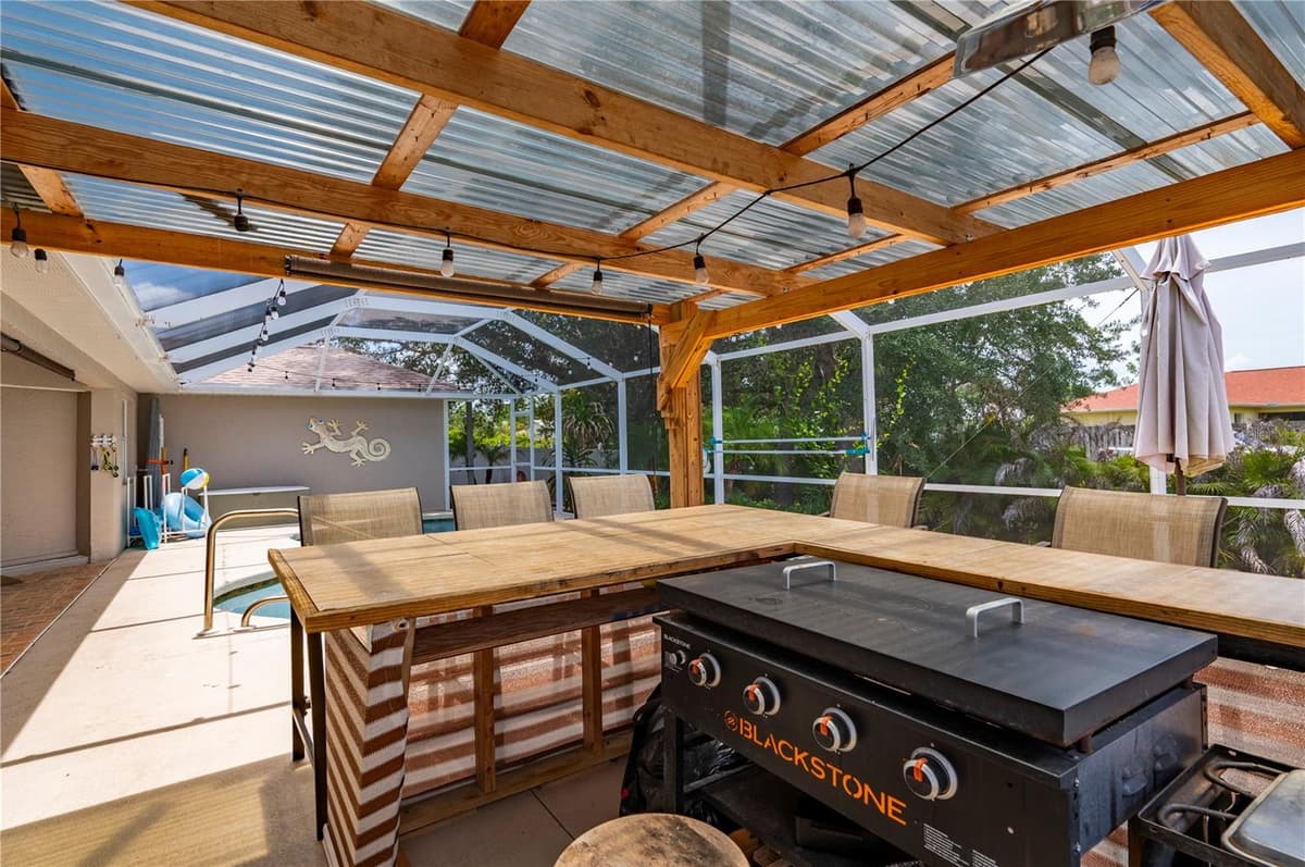 5615 MOJAVE AVENUE — photo 10 of 57