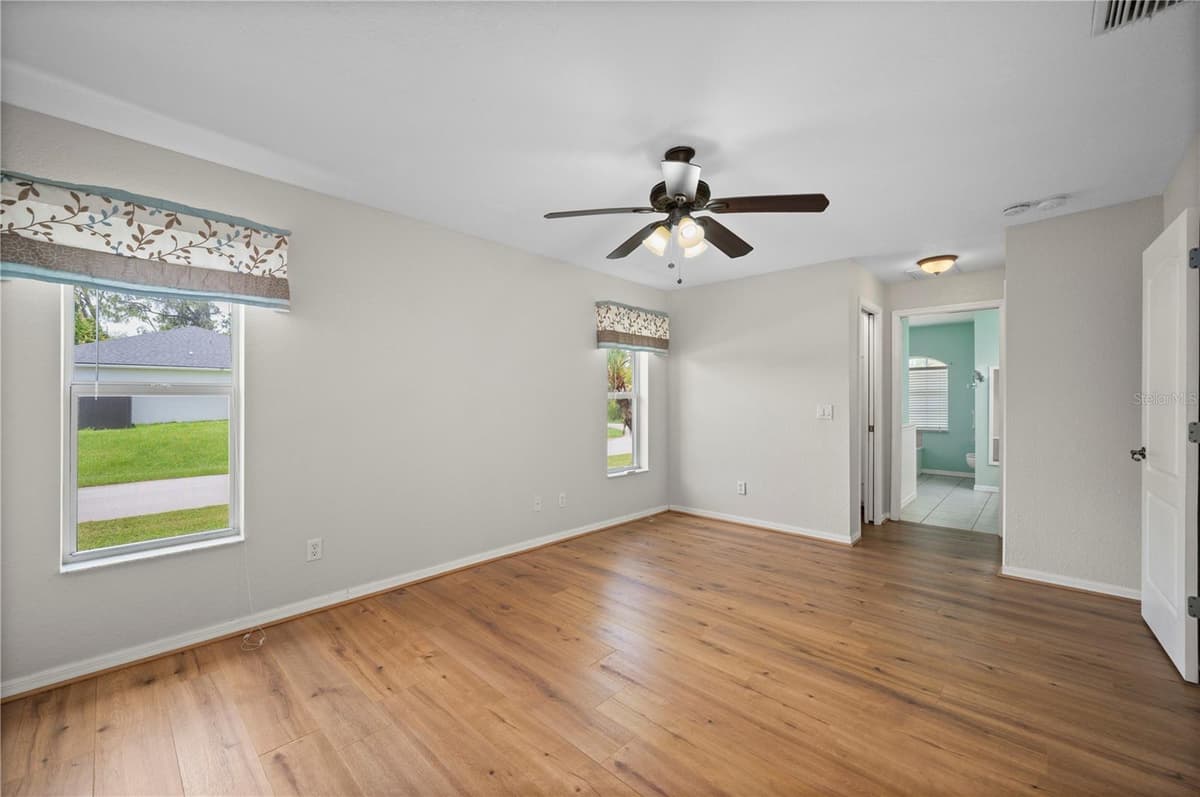 5615 MOJAVE AVENUE — photo 21 of 57
