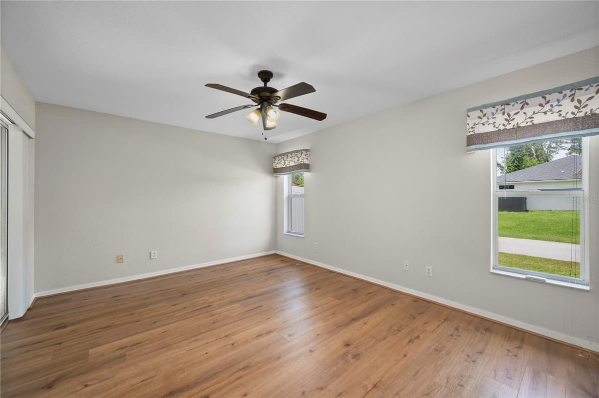 5615 MOJAVE AVENUE — photo 22 of 57