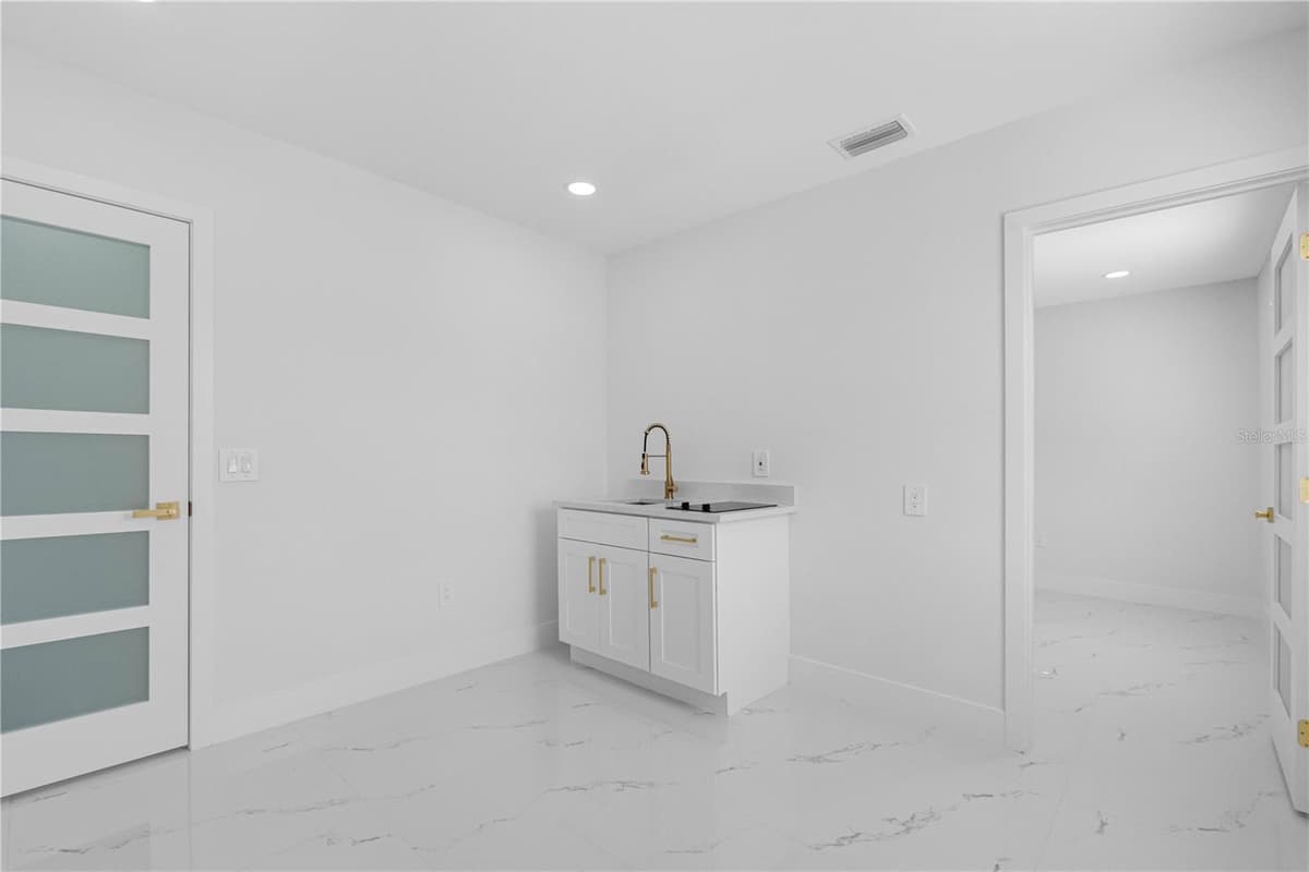 6419 MONTEREY BOULEVARD — photo 27 of 50