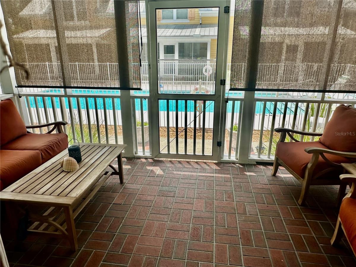 206 TENTH STREET — photo 4 of 15