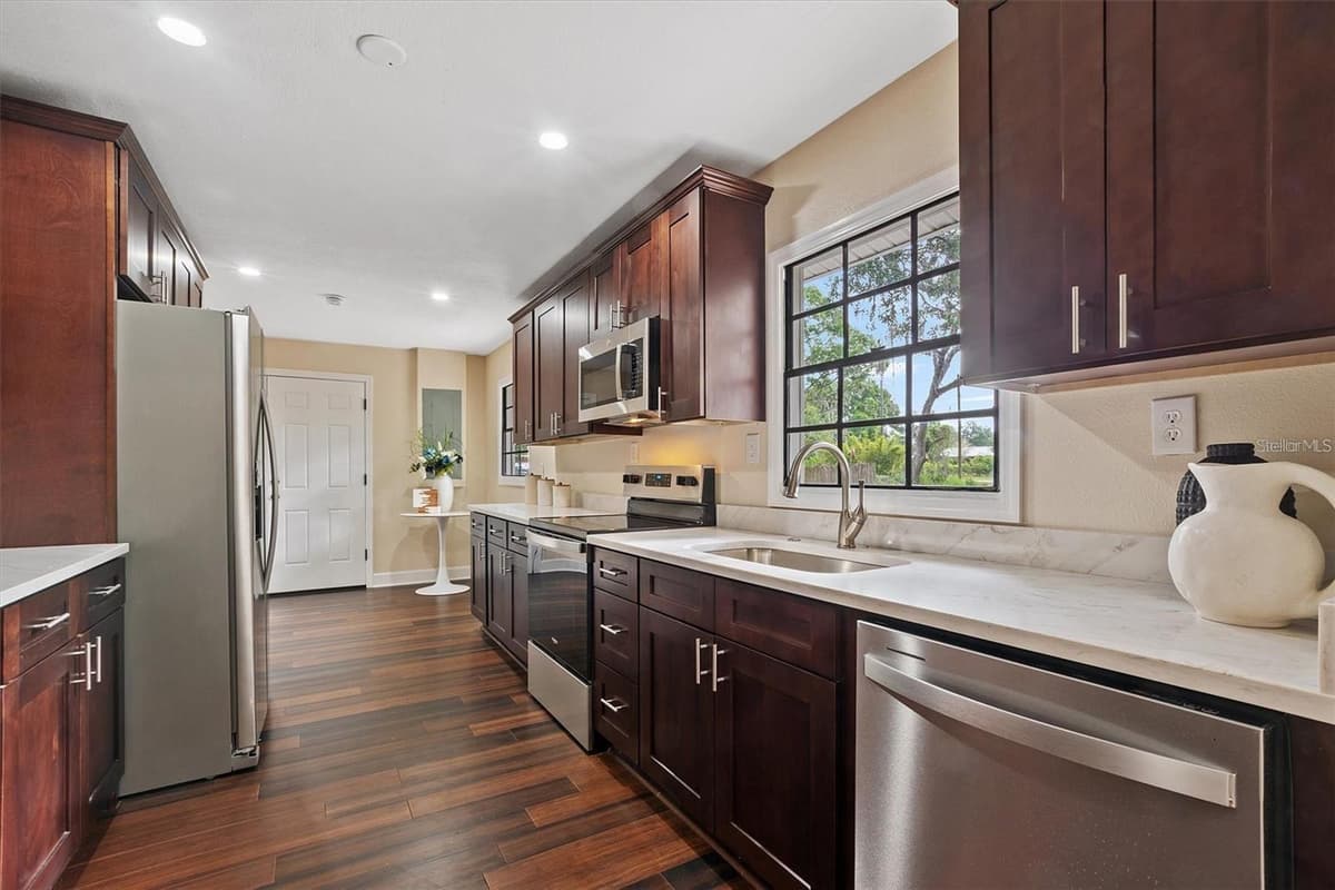 6005 IKE SMITH ROAD — photo 7 of 41