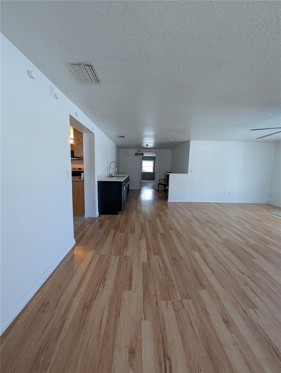 6006 N HUBERT AVE — photo 5 of 47