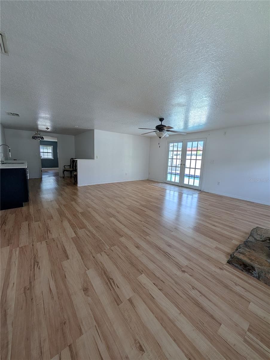 6006 N HUBERT AVE — photo 9 of 47