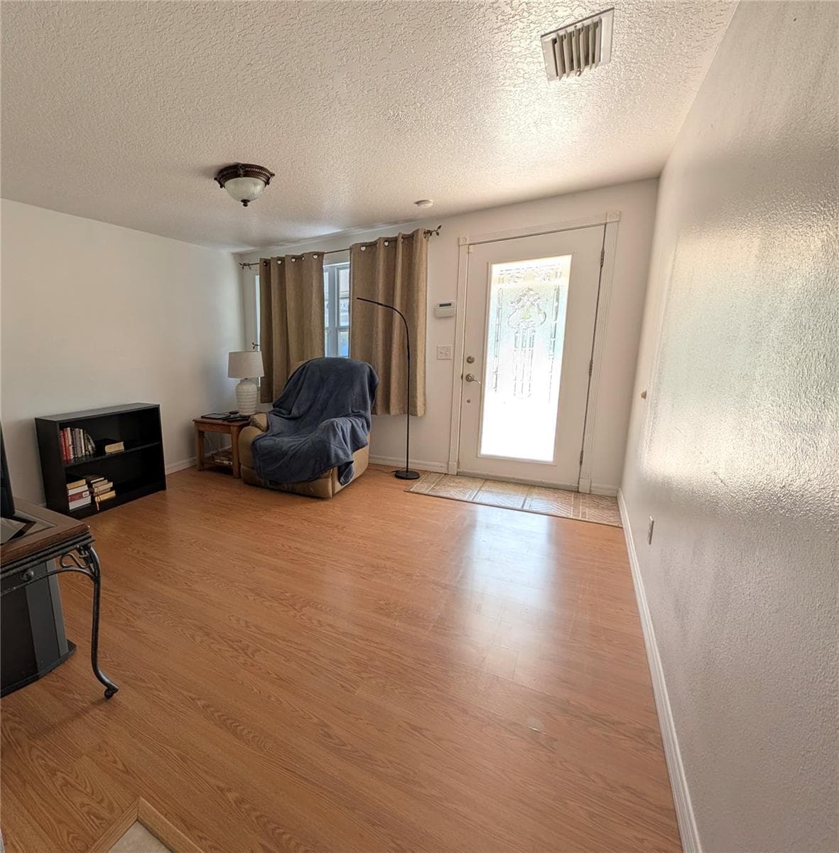 6006 N HUBERT AVE — photo 12 of 47