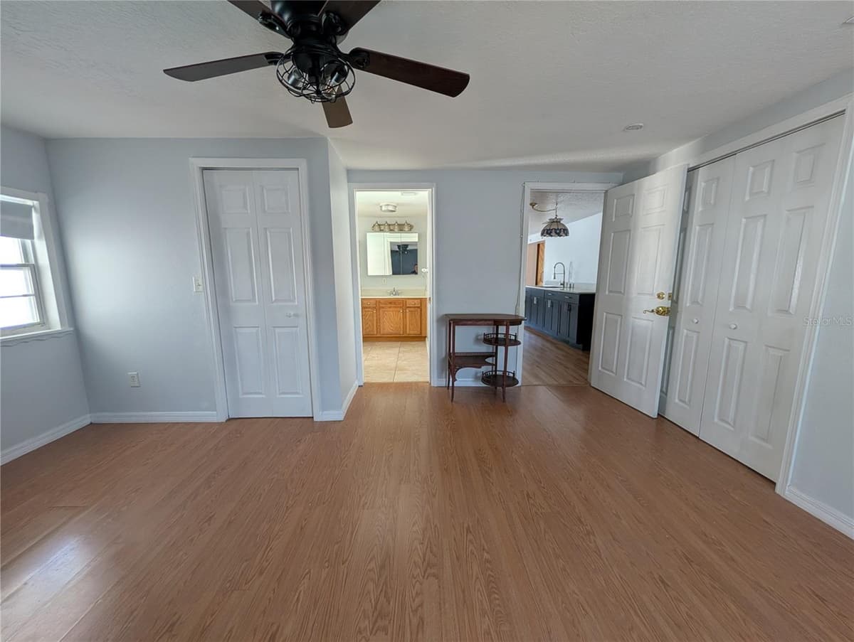 6006 N HUBERT AVE — photo 36 of 47