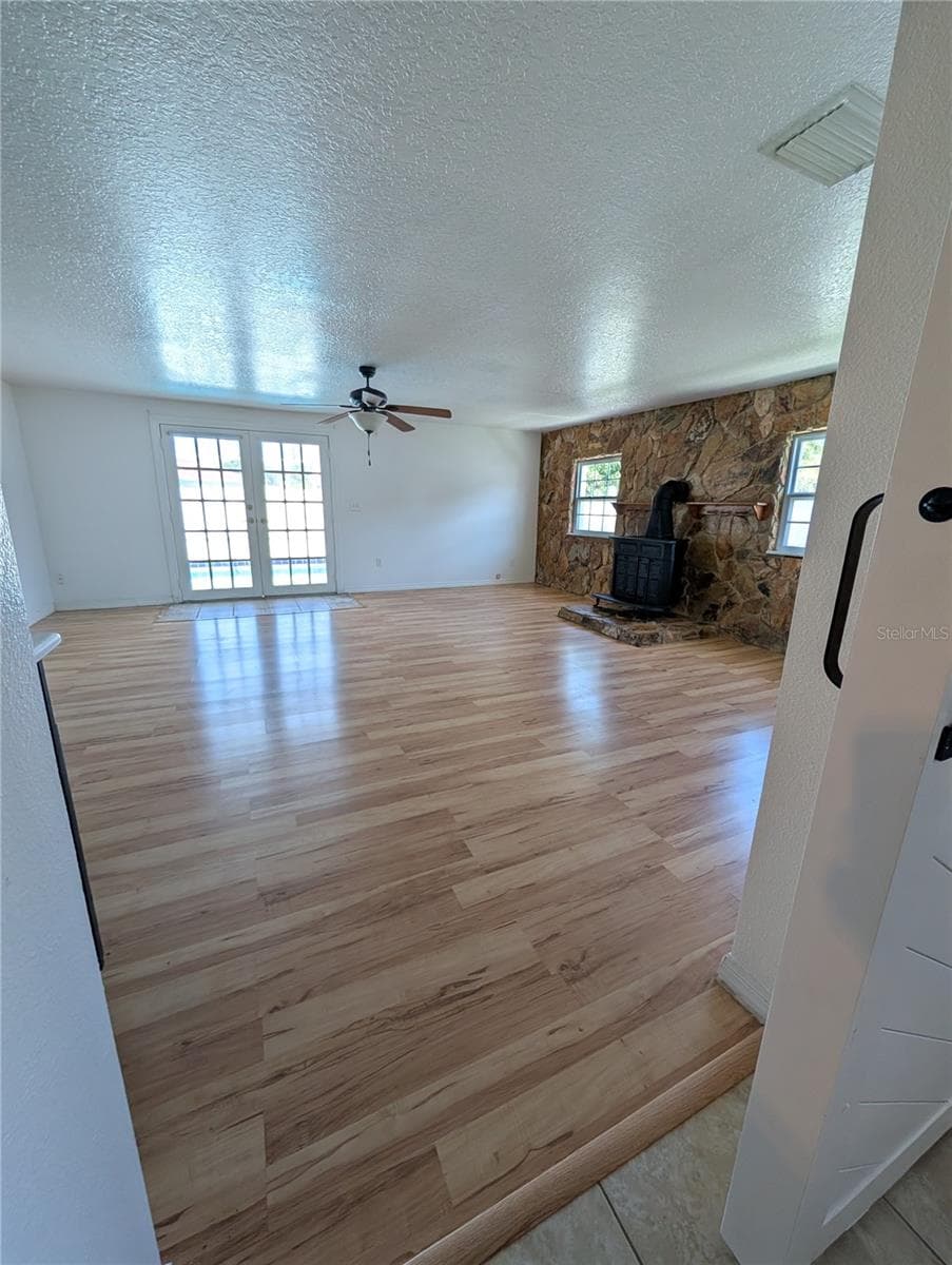 6006 N HUBERT AVE — photo 10 of 47