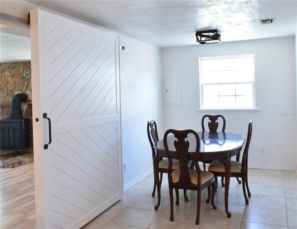 6006 N HUBERT AVE — photo 18 of 47