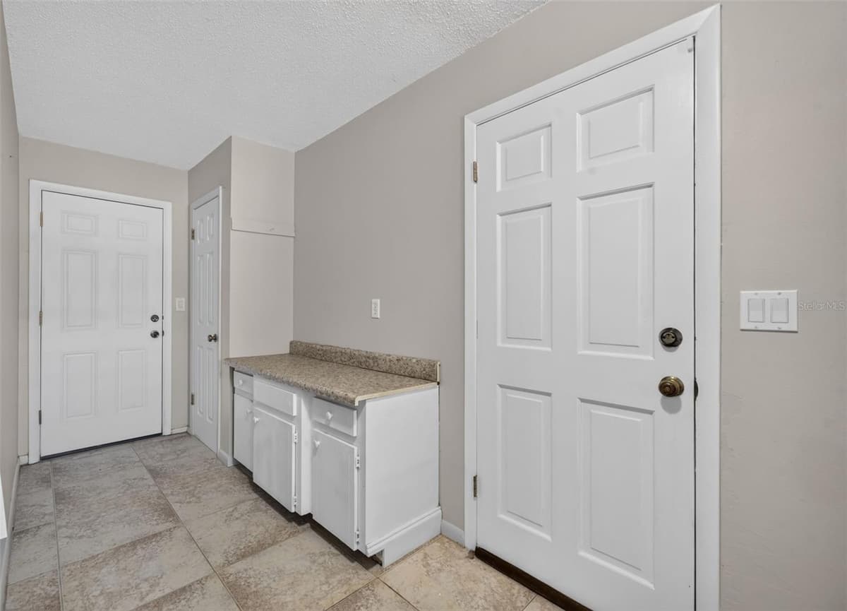 564 BROOKSIDE CIRCLE — photo 32 of 37
