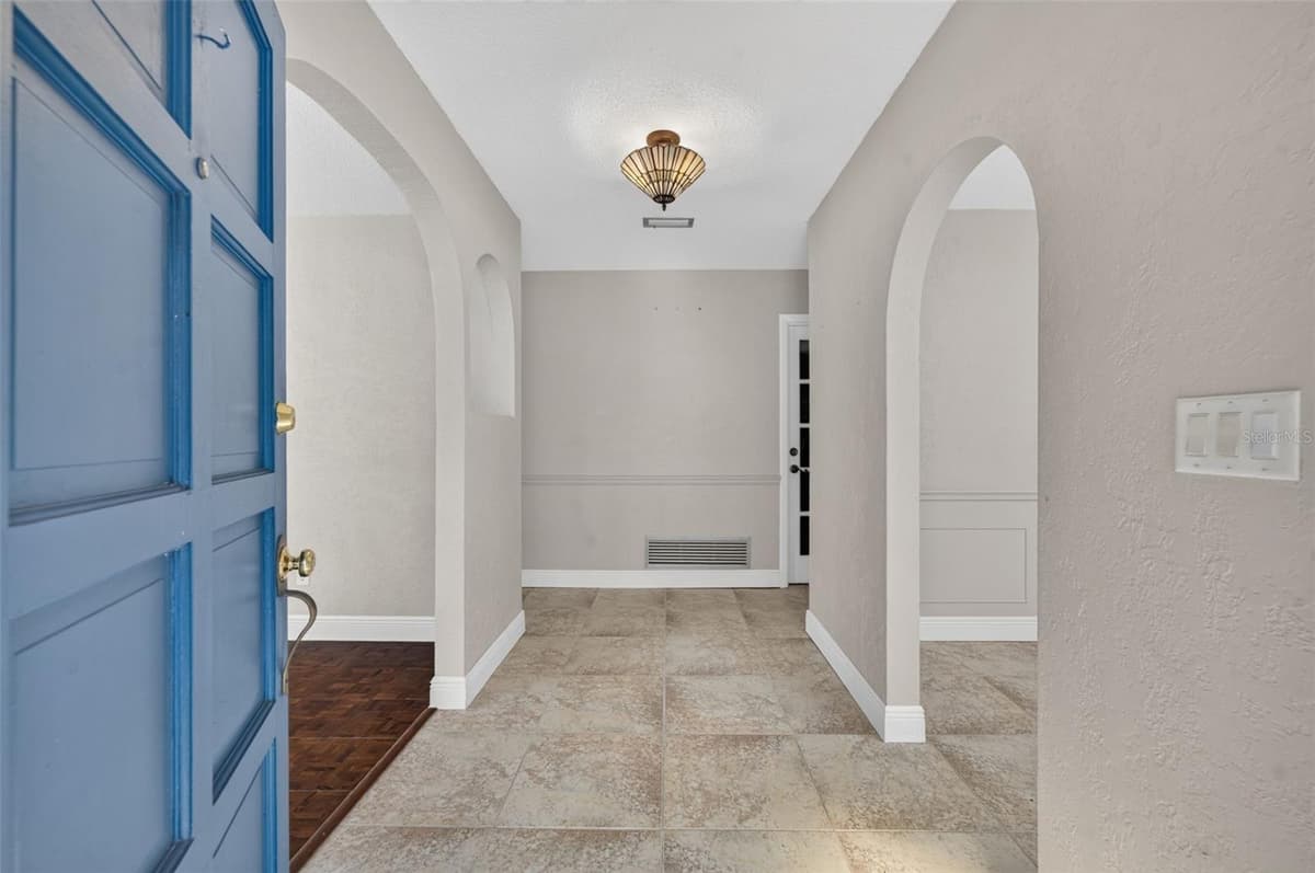 564 BROOKSIDE CIRCLE — photo 4 of 37