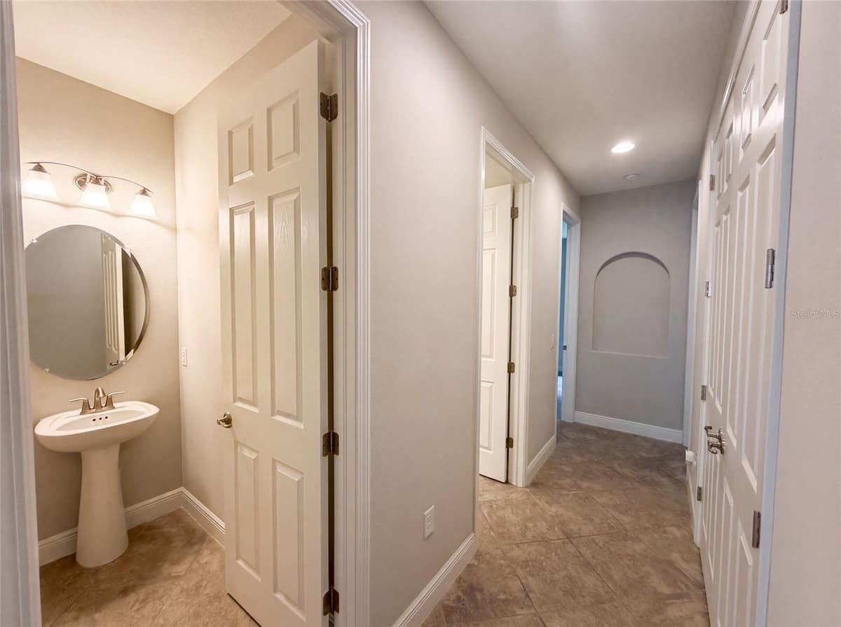 2575 GRAND LAKESIDE DRIVE — photo 31 of 43