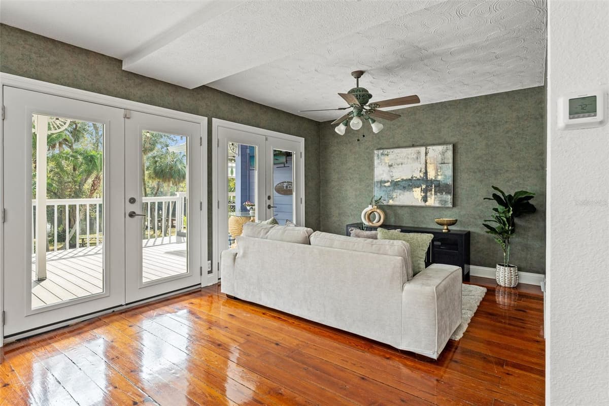 906 HENRY AVENUE — photo 7 of 96