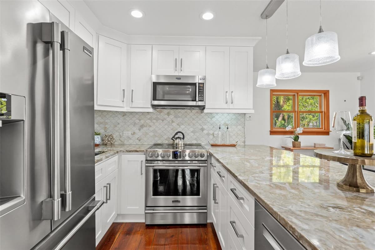 906 HENRY AVENUE — photo 14 of 96