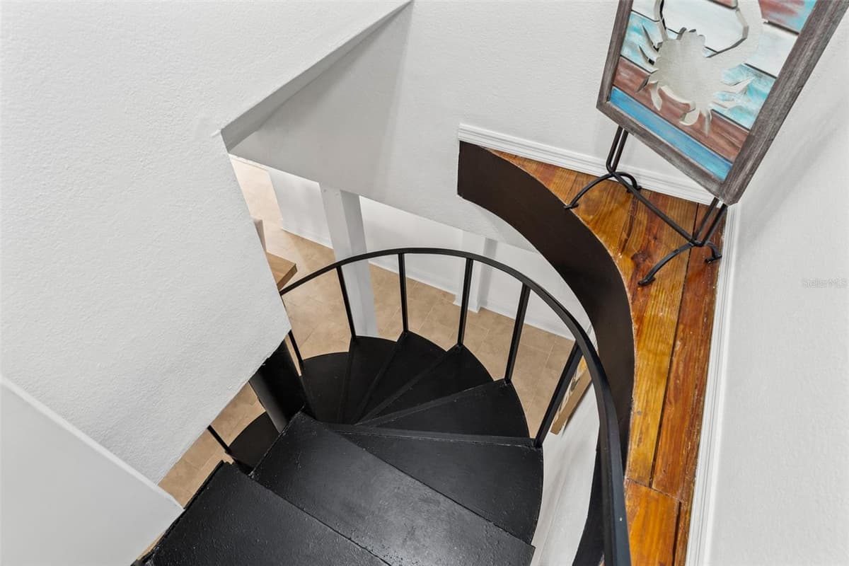 906 HENRY AVENUE — photo 31 of 96