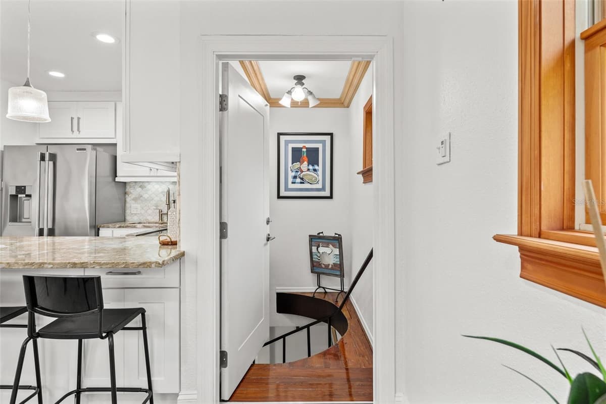 906 HENRY AVENUE — photo 15 of 96
