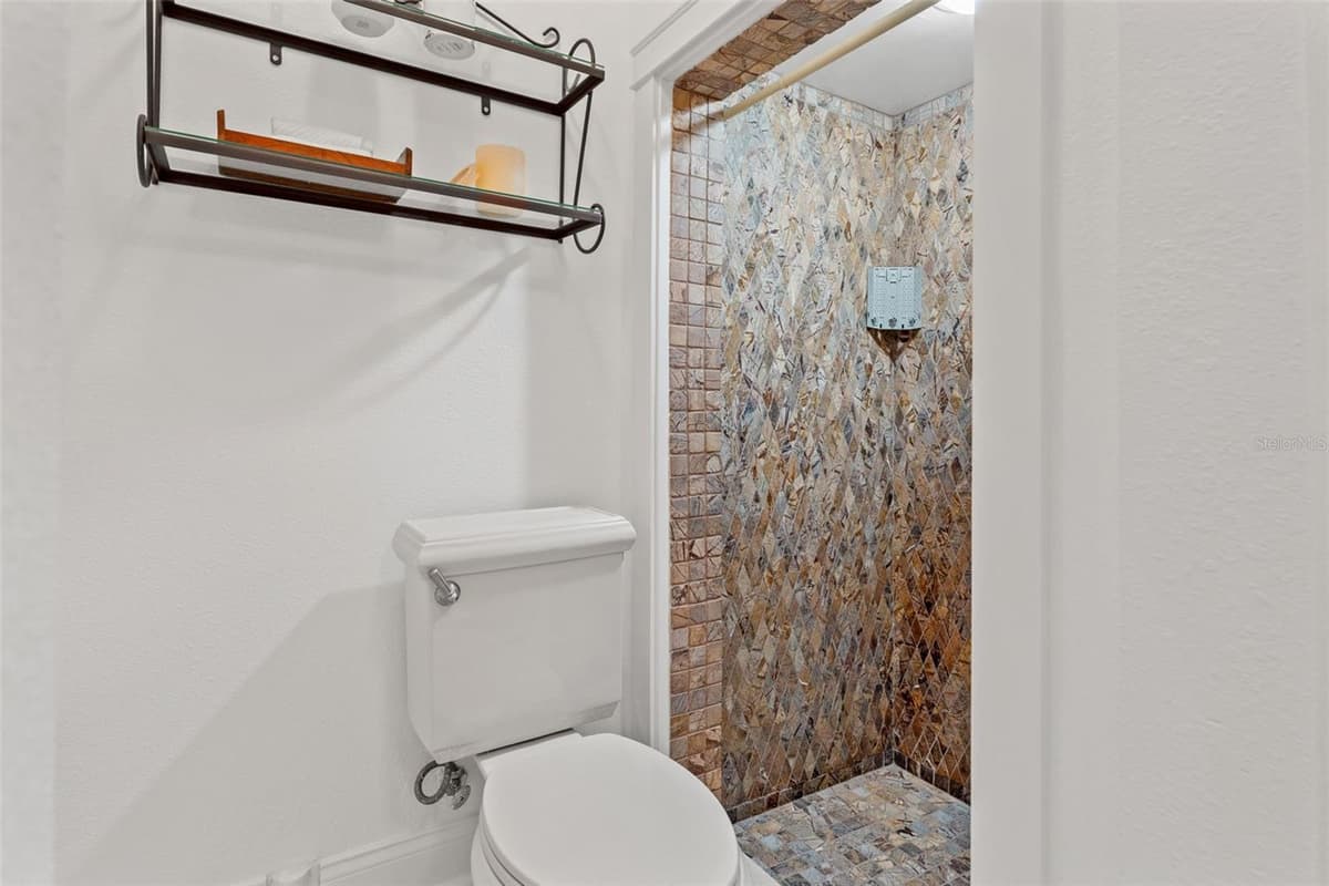 906 HENRY AVENUE — photo 40 of 96
