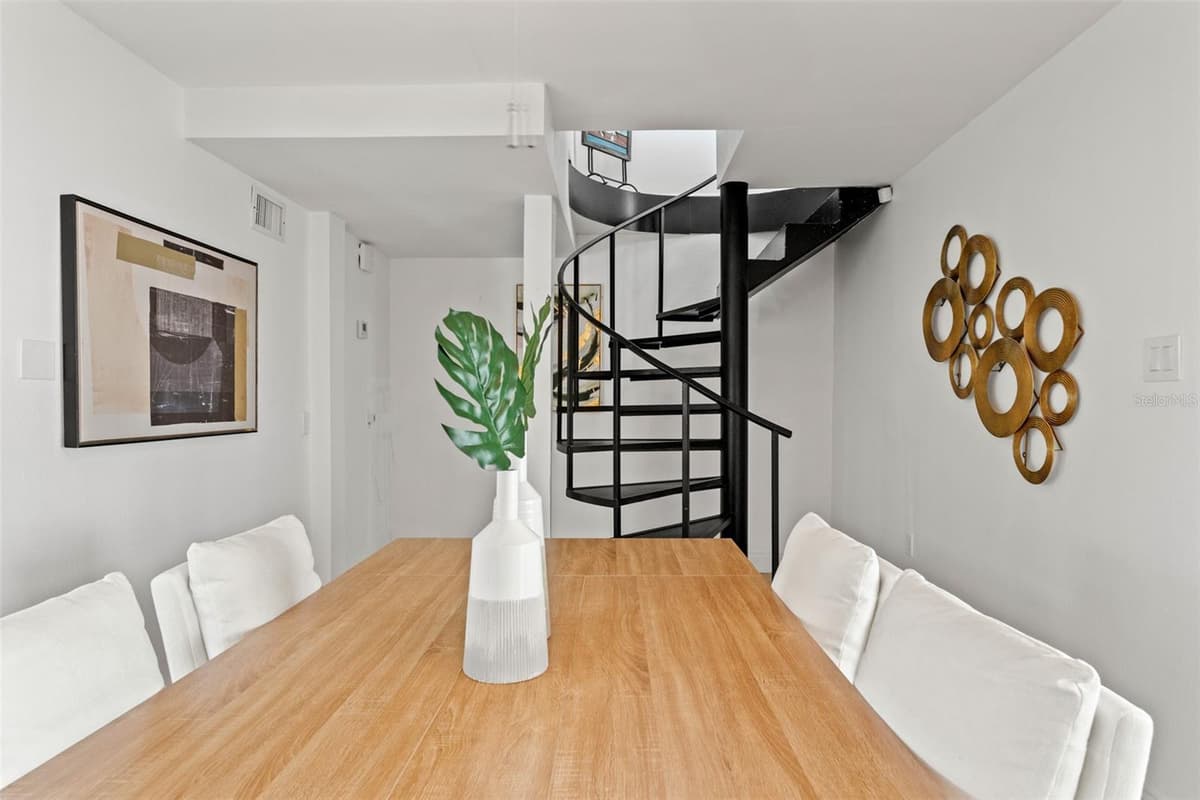 906 HENRY AVENUE — photo 32 of 96