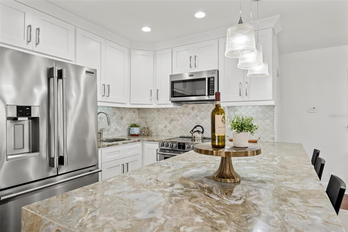 906 HENRY AVENUE — photo 16 of 96