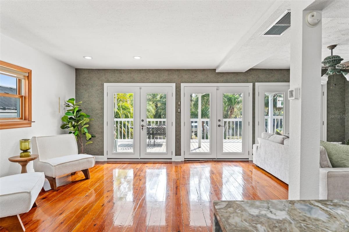 906 HENRY AVENUE — photo 8 of 96