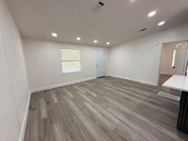 17044 ELDRIDGE AVENUE — photo 4 of 37