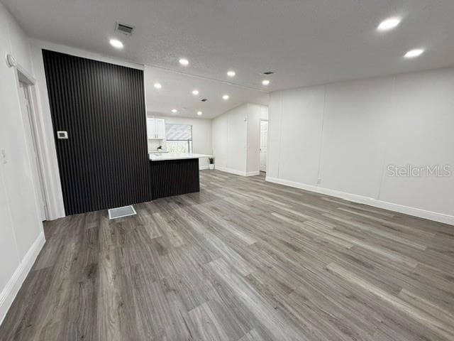 17044 ELDRIDGE AVENUE — photo 9 of 37