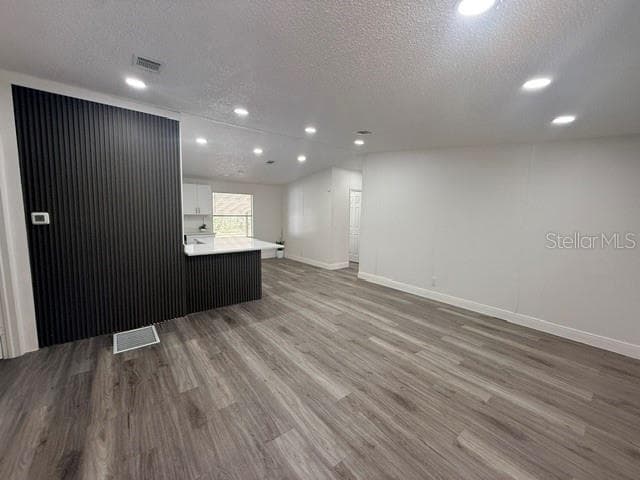 17044 ELDRIDGE AVENUE — photo 6 of 37