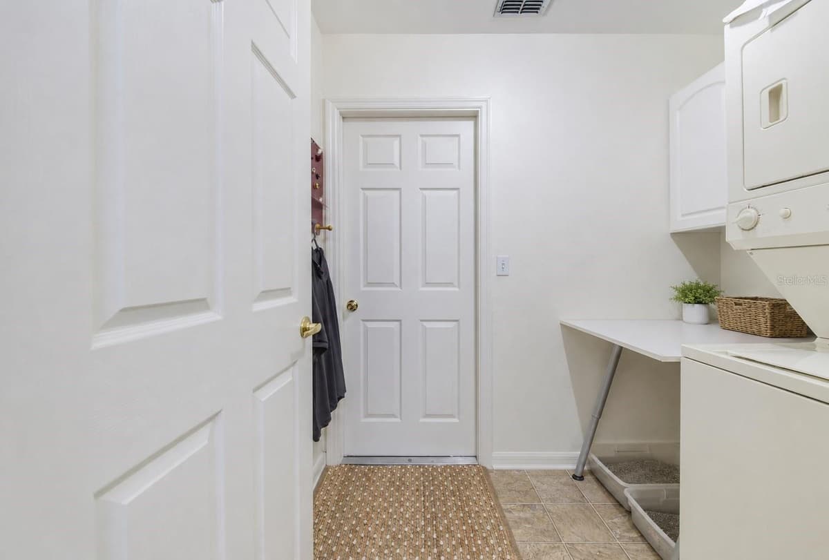 112 MONACO DRIVE — photo 23 of 46