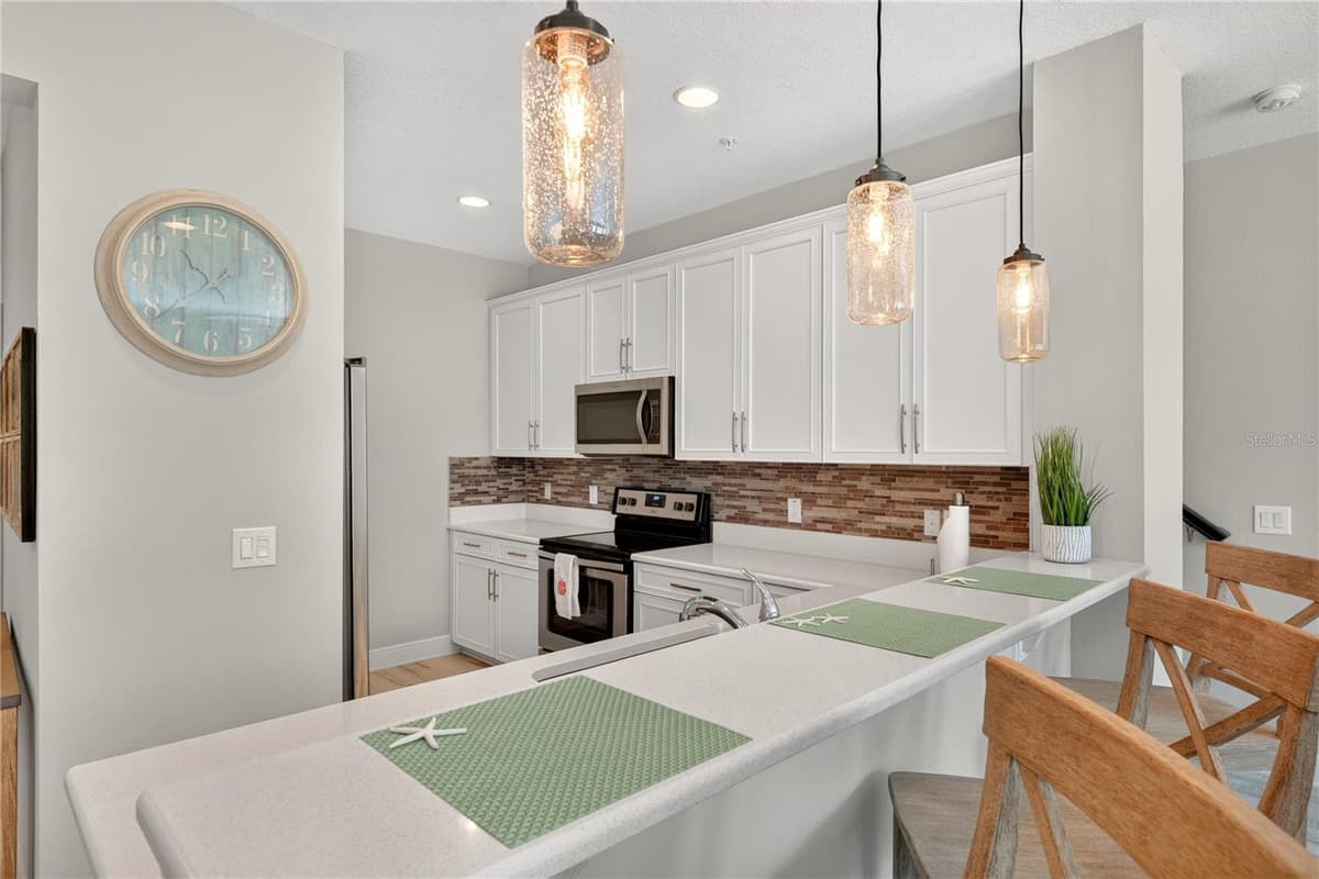 15190 SUNRISE GROVE CT — photo 13 of 61