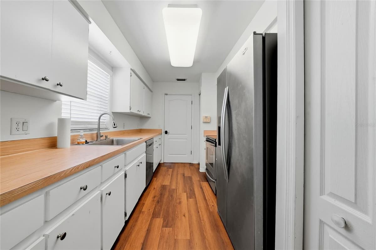 3828 HOLLOW OAK PLACE — photo 4 of 34