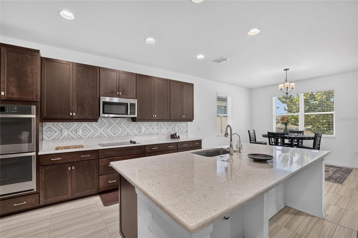 7321 GULF CYPRESS AVENUE — photo 4 of 46