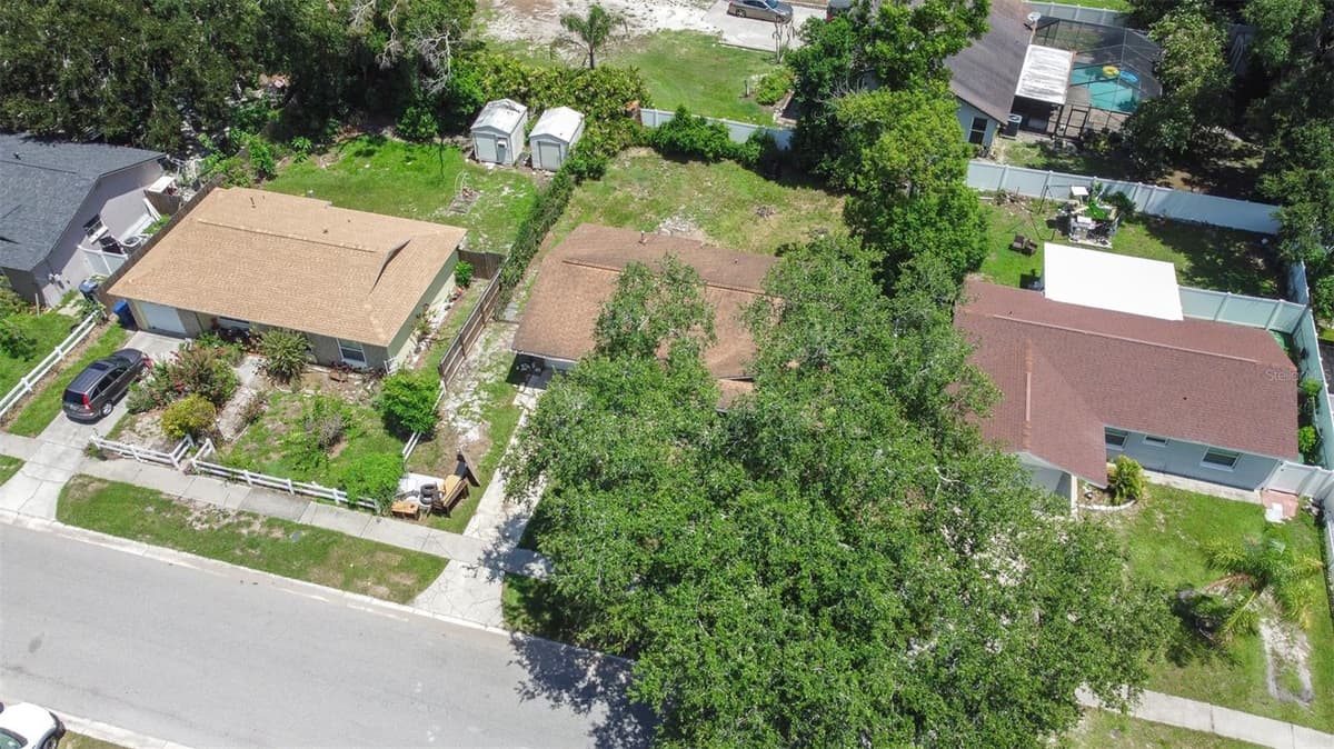 911 GASTON PLACE — photo 35 of 38