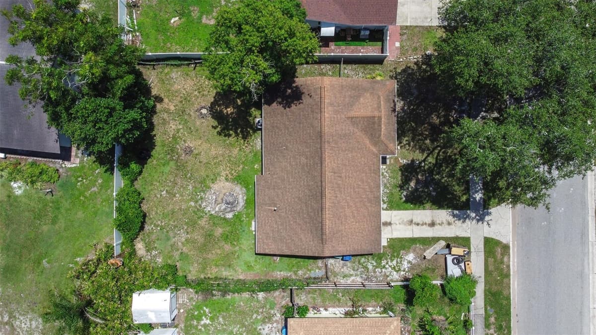 911 GASTON PLACE — photo 36 of 38