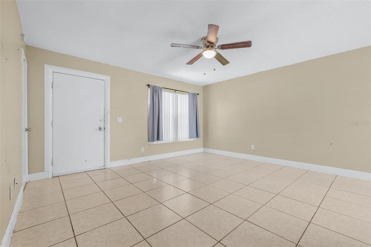 911 GASTON PLACE — photo 4 of 38