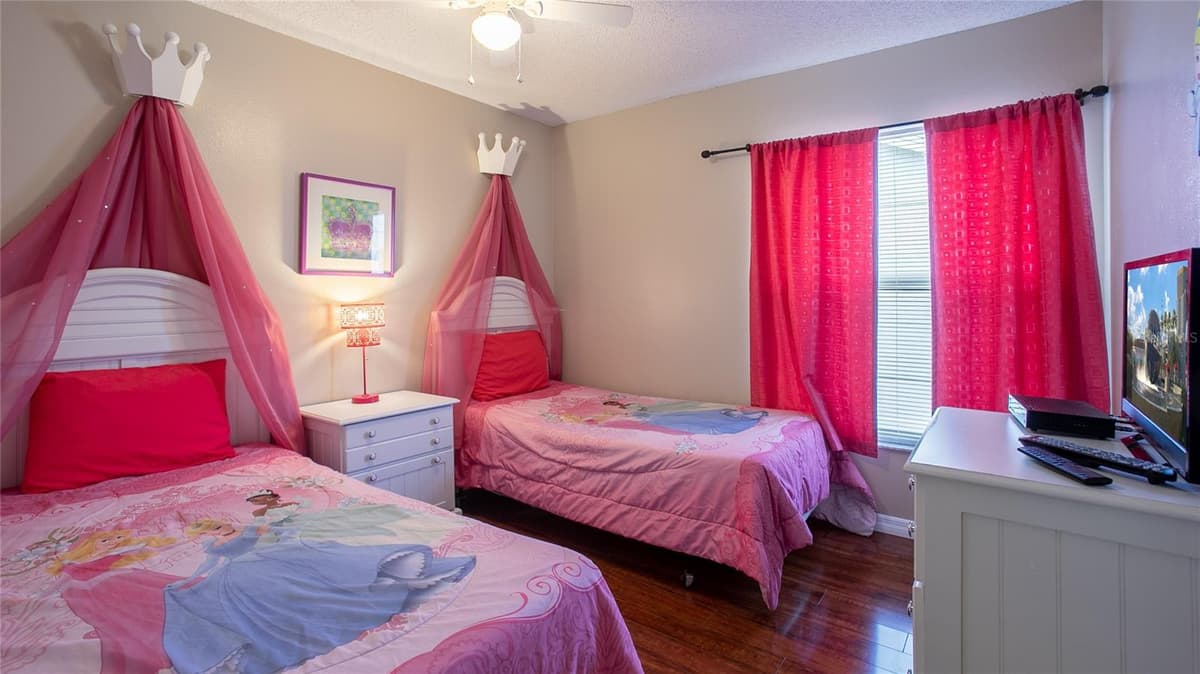 7802 LAUREL OAK LANE — photo 3 of 25