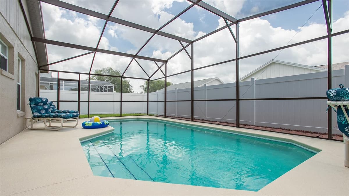 7802 LAUREL OAK LANE — photo 2 of 25
